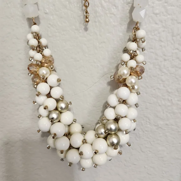 Vintage White and Gold Beaded Necklace - Picture 2 of 6